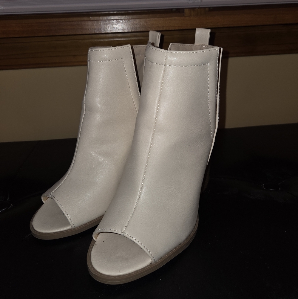 Elegant Cream Women's Ankle Boots